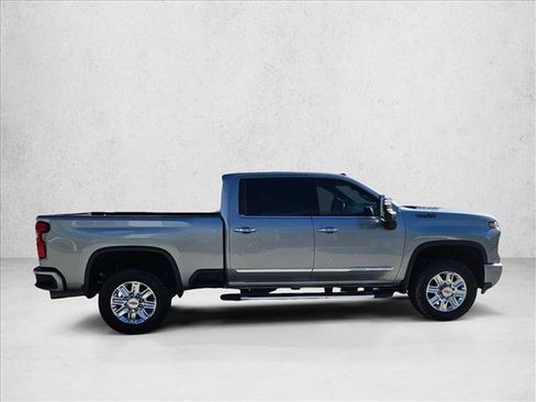Used 2024 Chevrolet Silverado 2500 High Country w/ High Country Premium Package AWD/4WD image 4