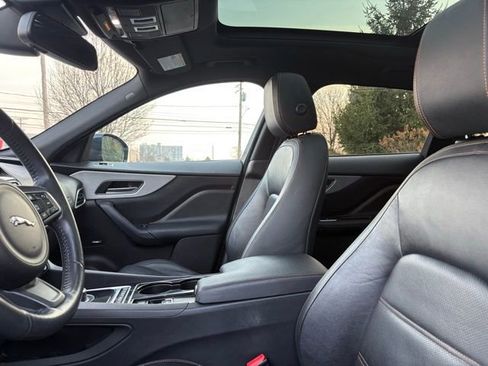 Used 2017 Jaguar F-PACE Prestige image 27