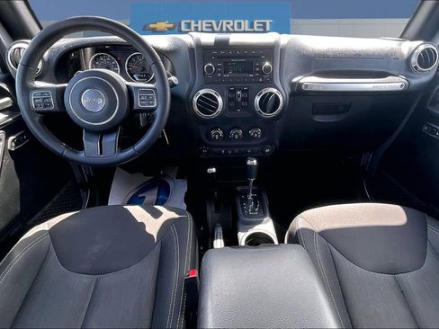 Used 2017 Jeep Wrangler Unlimited Sahara w/ Connectivity Group AWD/4WD image 7