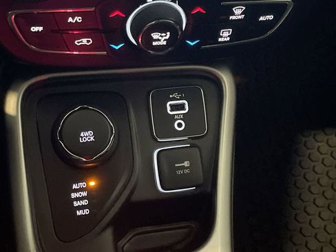 Used 2021 Jeep Compass Latitude w/ Convenience Group image 18