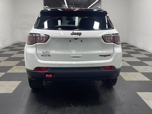 Used 2025 Jeep Compass Trailhawk AWD/4WD image 16
