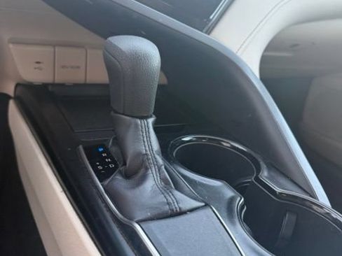 Used 2019 Toyota Camry LE FWD image 7