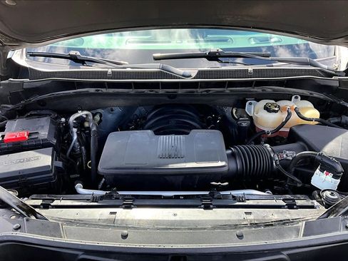 Used 2023 Chevrolet Suburban LS RWD image 32