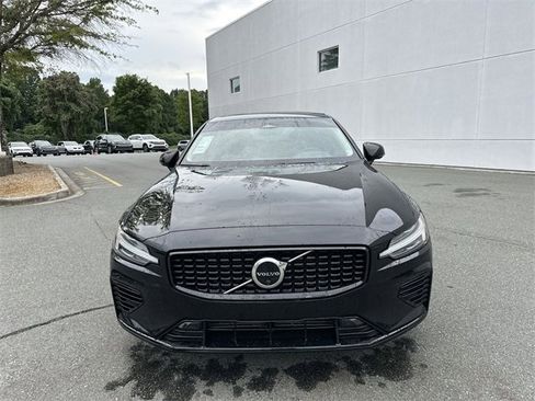 Used 2023 Volvo S60 T8 Plus image 8