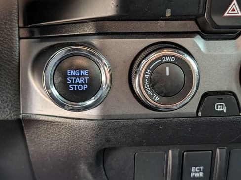 Used 2021 Toyota Tacoma TRD Off-Road AWD/4WD image 17