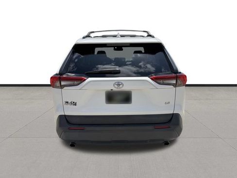 Used 2021 Toyota RAV4 LE FWD image 6