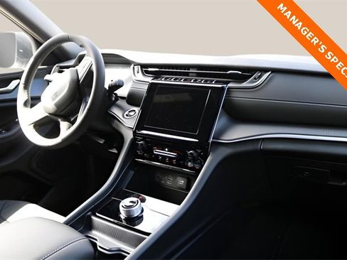 New 2025 Jeep Grand Cherokee Laredo w/ Trailer Tow Package image 18