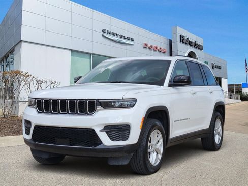 Used 2024 Jeep Grand Cherokee Laredo X w/ Luxury Tech Group I AWD/4WD image 2