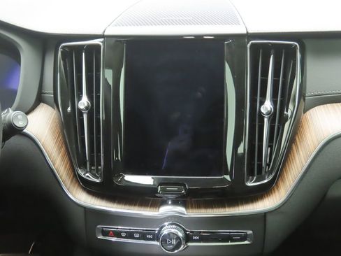 Used 2023 Volvo XC60 B5 Ultimate w/ Climate Package image 14