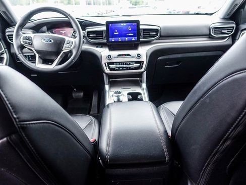 Used 2023 Ford Explorer XLT w/ Equipment Group 202A image 4