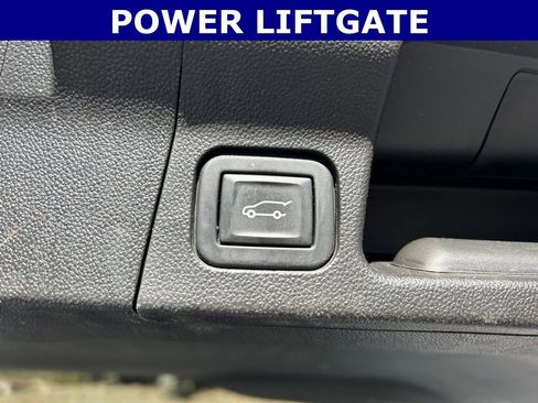 Certified 2023 GMC Acadia SLE w/ Driver Convenience Package image 17