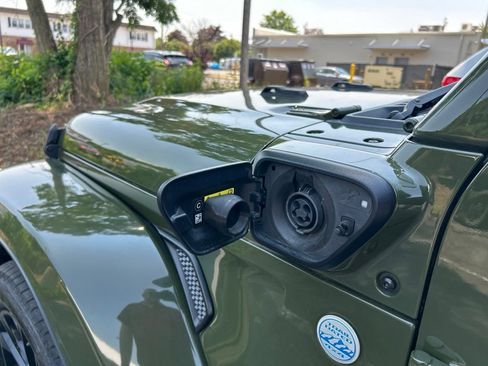 Used 2024 Jeep Wrangler Unlimited Sahara w/ Technology Group AWD/4WD image 48