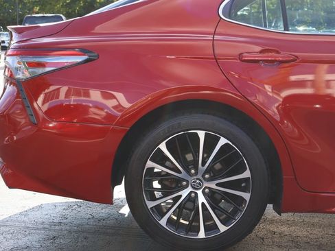Used 2019 Toyota Camry SE FWD image 8
