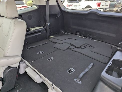 Used 2022 Kia Telluride SX w/ Towing Package FWD image 9