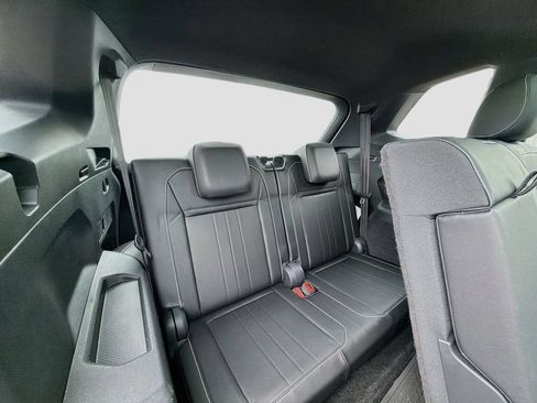 Used 2022 Volkswagen Tiguan SE R-Line FWD image 29