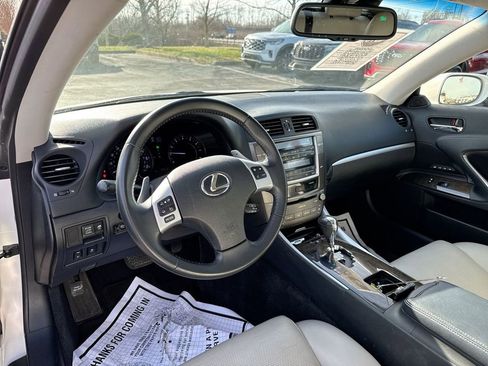 Used 2013 Lexus IS 250C RWD image 10
