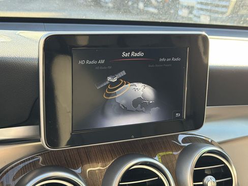 Used 2018 Mercedes-Benz GLC 300 image 12