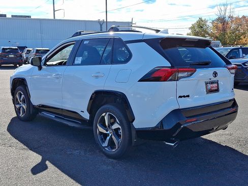 New 2025 Toyota RAV4 SE image 3