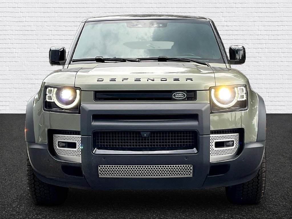 Used 2023 Land Rover Defender 110 SE AWD/4WD image 2