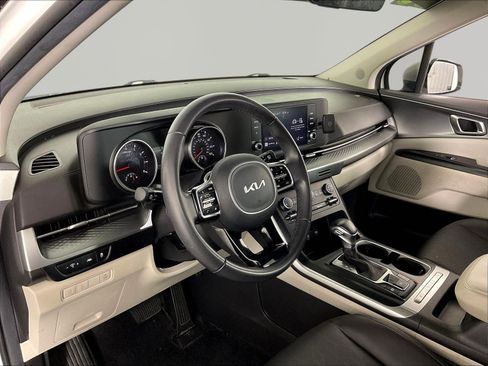 Used 2023 Kia Carnival LX FWD image 17