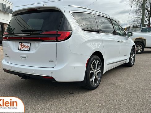 Used 2024 Chrysler Pacifica Pinnacle w/ Trailer Tow Group image 8