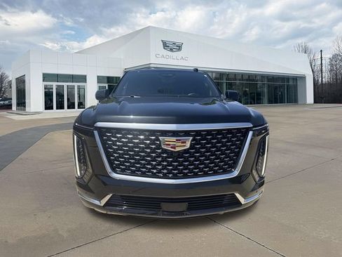 Used 2025 Cadillac Escalade Premium Luxury AWD/4WD image 8