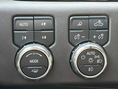 New 2025 GMC Sierra 3500 SLT w/ SLT Premium Package AWD/4WD image 12