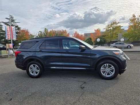 Used 2023 Ford Explorer XLT w/ Equipment Group 202A image 4