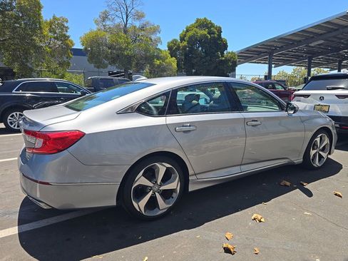 Used 2020 Honda Accord Touring image 2