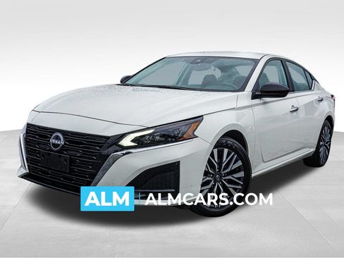 Used 2025 Nissan Altima 2.5 SV FWD image 1