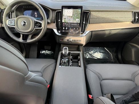 Certified 2025 Volvo XC90 B6 Plus image 12