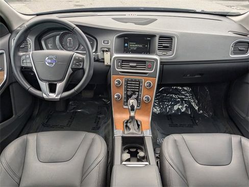 Used 2017 Volvo S60 T5 Inscription Platinum image 14