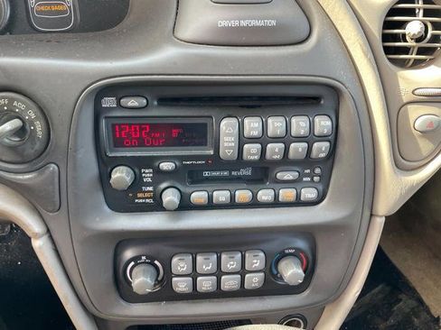 Used 2001 Pontiac Bonneville SE image 34