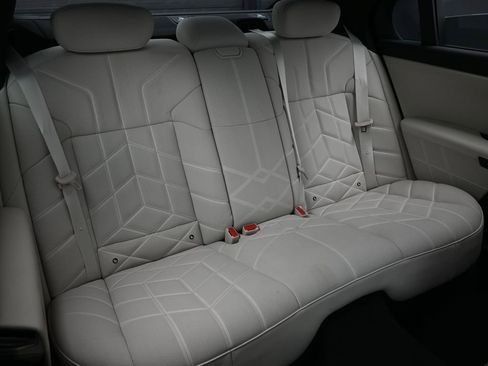 Used 2024 BMW 760i xDrive w/ Premium Package 2 image 35