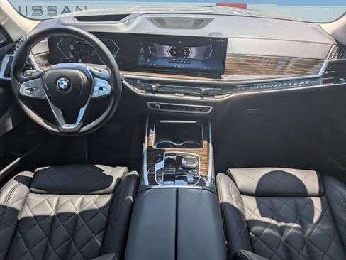 Used 2025 BMW X7 xDrive40i w/ Premium Package AWD/4WD image 23