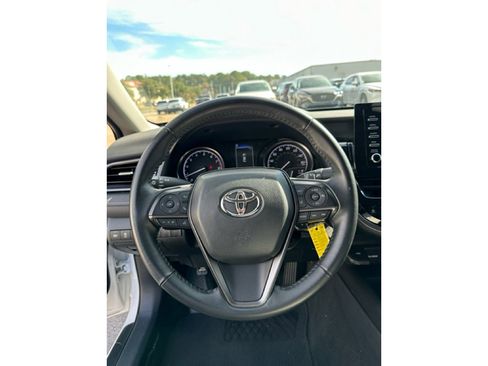 Used 2023 Toyota Camry SE image 18