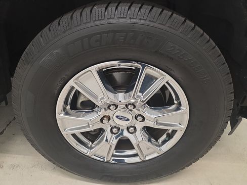 Used 2017 Ford F150 XLT w/ Equipment Group 302A Luxury AWD/4WD image 4