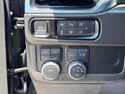 Used 2025 GMC Yukon XL Denali AWD/4WD image 29