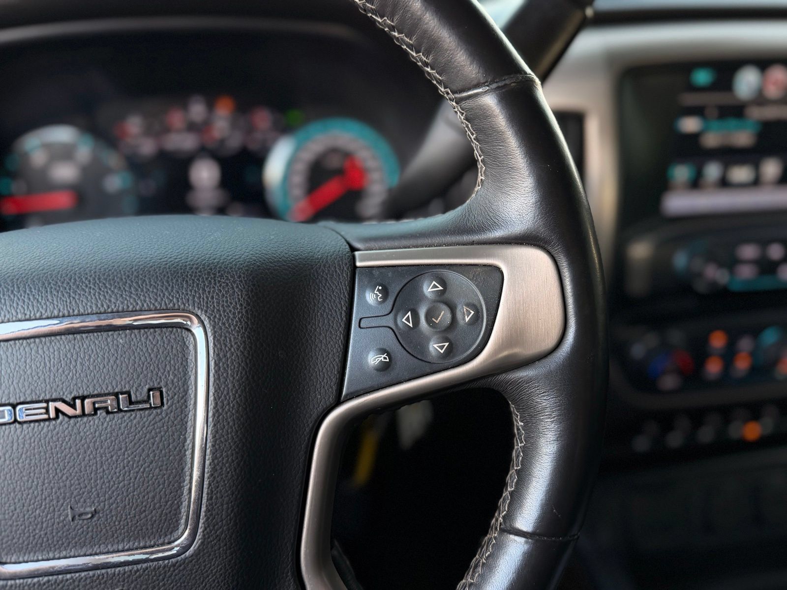 Used 2017 GMC Sierra 2500 Denali w/ Duramax Plus Package AWD/4WD image 38