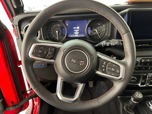 Used 2024 Jeep Wrangler Unlimited Sahara w/ Technology Group AWD/4WD image 22
