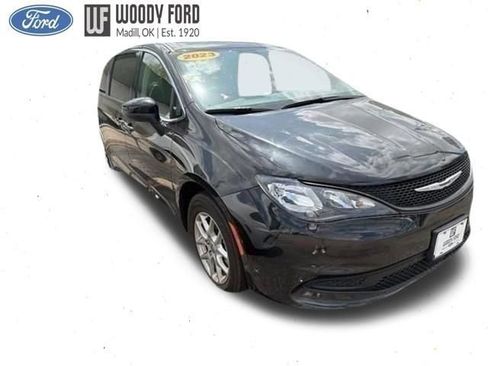 Used 2023 Chrysler Voyager LX FWD image 3