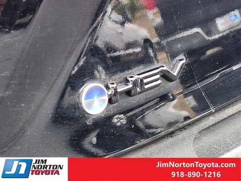 Used 2025 Toyota Camry SE image 13