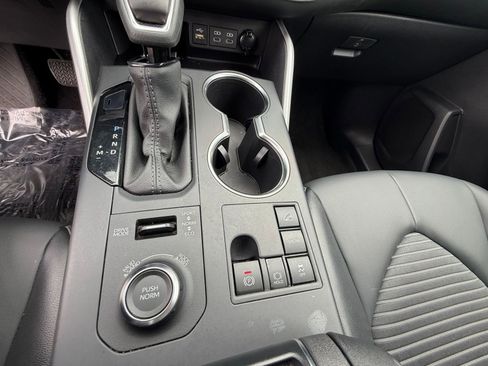 Used 2025 Toyota Highlander XSE AWD/4WD image 45