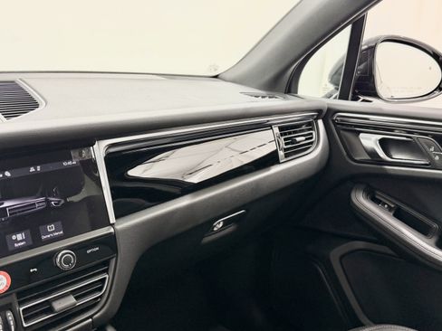 Certified 2026 Porsche Macan AWD/4WD image 52