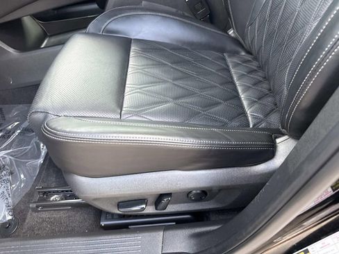 Used 2024 Nissan Rogue Platinum w/ Platinum Premium Package image 19