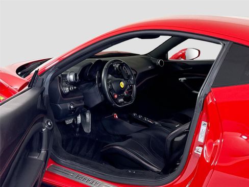 Used 2021 Ferrari F8 Tributo image 12