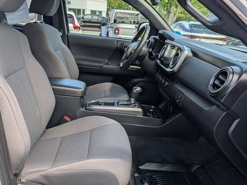 Used 2018 Toyota Tacoma TRD Sport w/ Technology Package AWD/4WD image 18