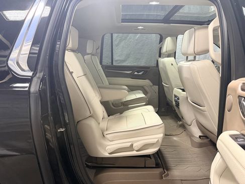 Used 2022 GMC Yukon XL Denali w/ Denali Premium Package image 22