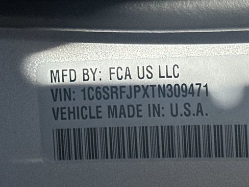 Used 2026 RAM 1500 Laramie AWD/4WD image 32