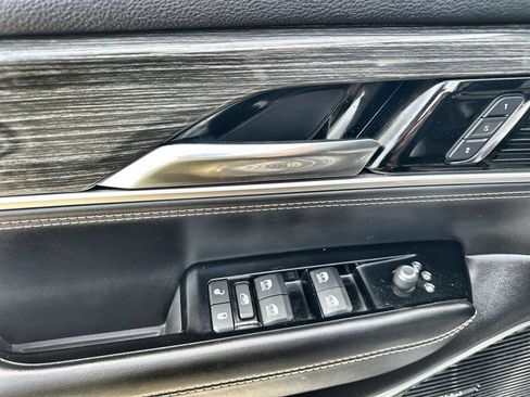Used 2022 Jeep Wagoneer Series III w/ Premium Group I AWD/4WD image 22